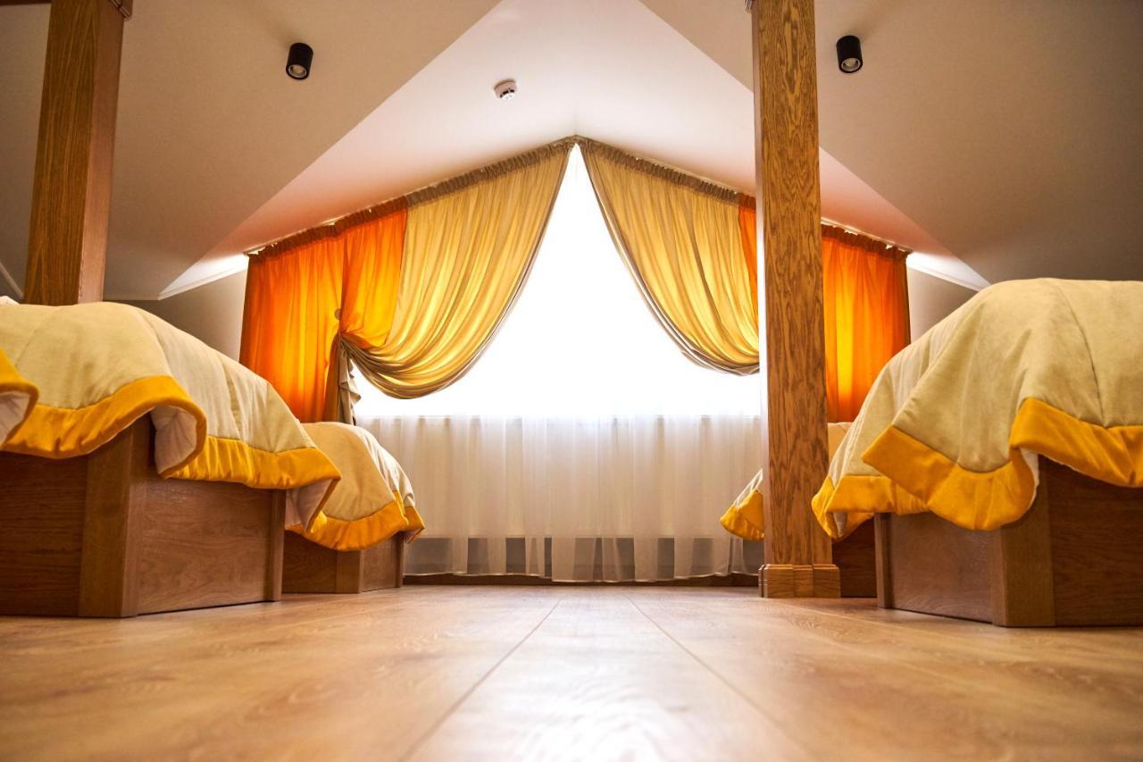 Східний Hotel Berezhany Екстериор снимка