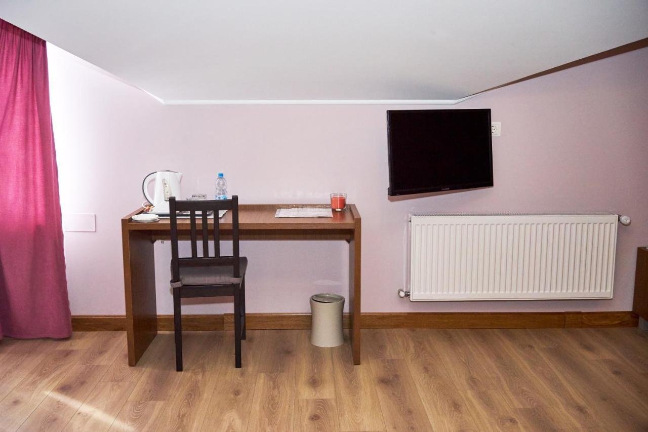 Східний Hotel Berezhany Екстериор снимка