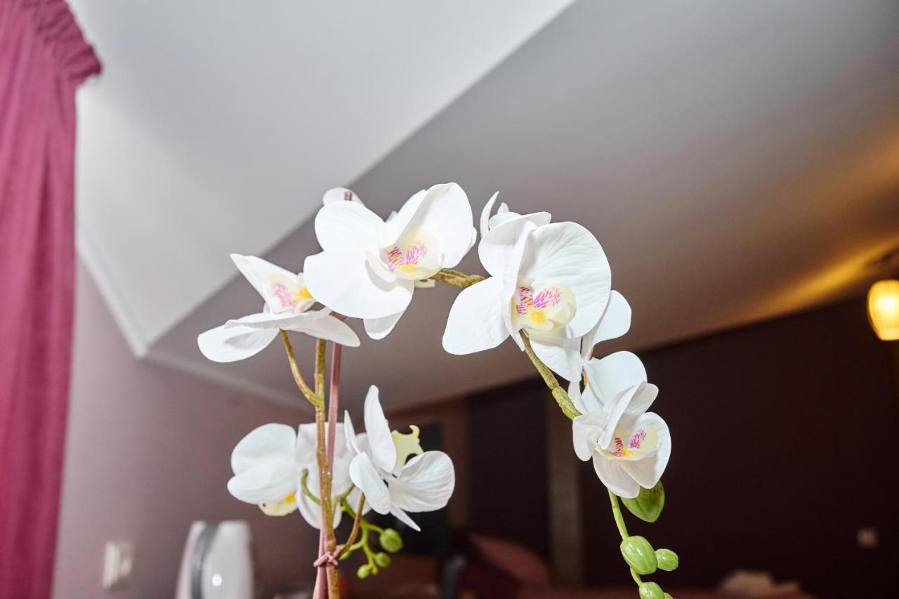 Східний Hotel Berezhany Екстериор снимка