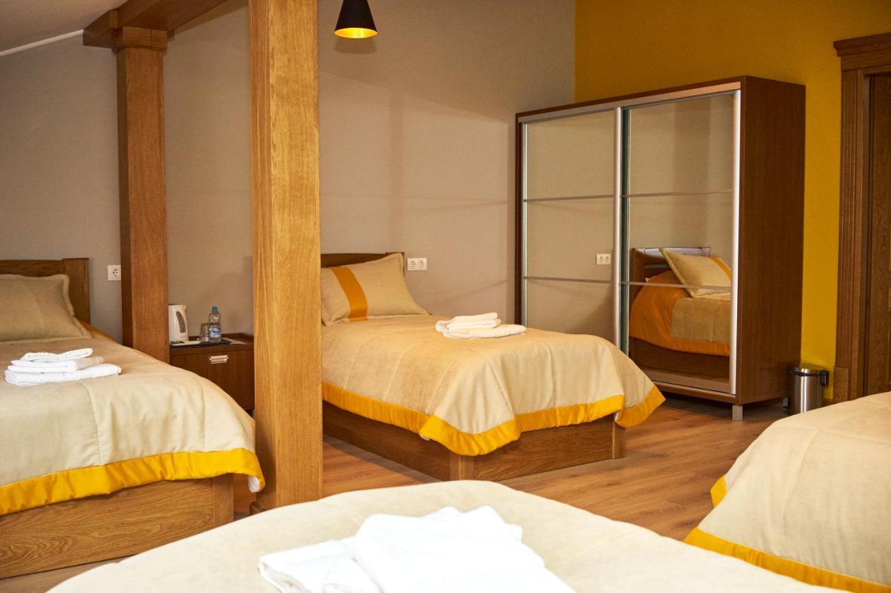 Східний Hotel Berezhany Екстериор снимка