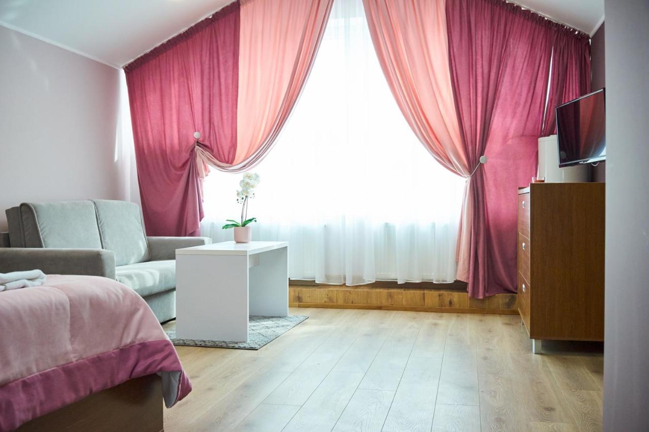 Східний Hotel Berezhany Екстериор снимка