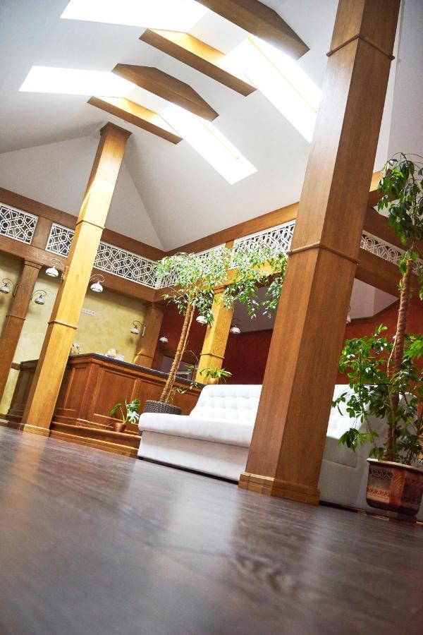 Східний Hotel Berezhany Екстериор снимка
