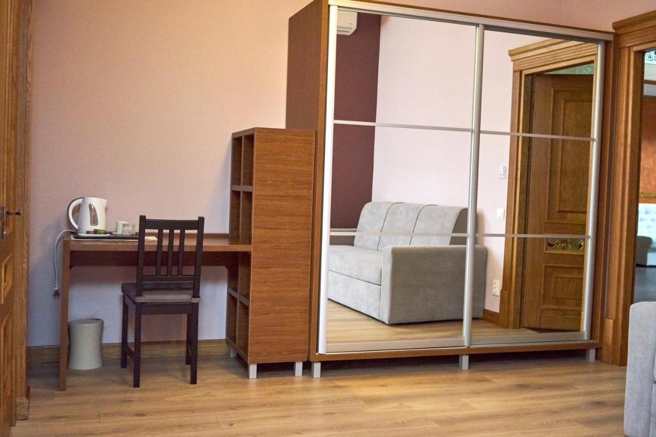 Східний Hotel Berezhany Екстериор снимка