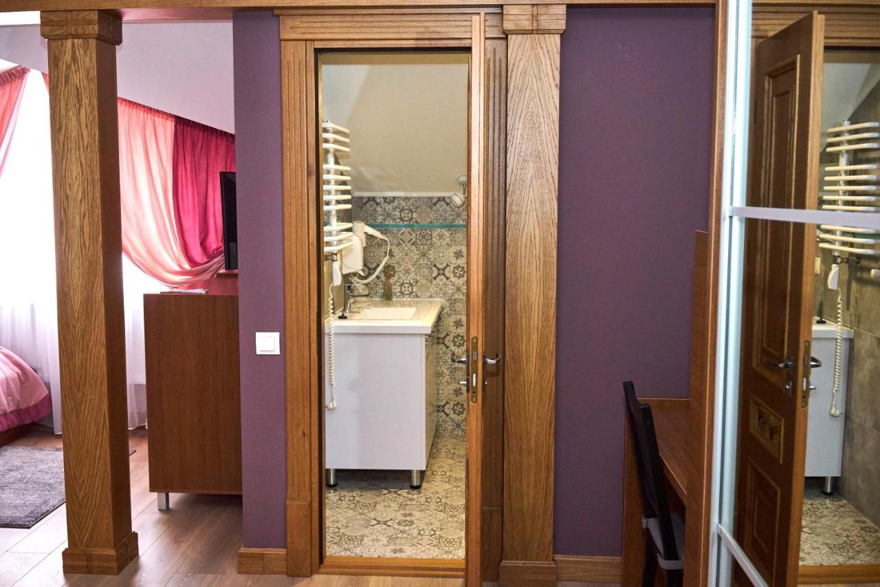 Східний Hotel Berezhany Екстериор снимка