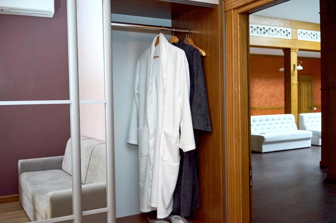 Східний Hotel Berezhany Екстериор снимка